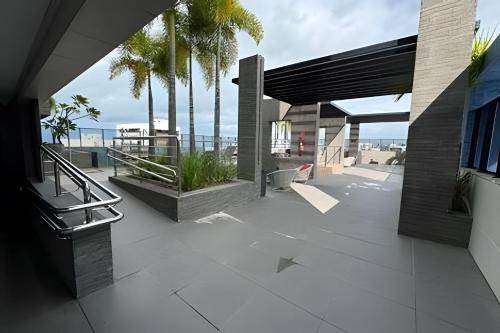 Loft com varanda 100 metros do mar Ponta Verde Ed Time 923にあるバルコニーまたはテラス