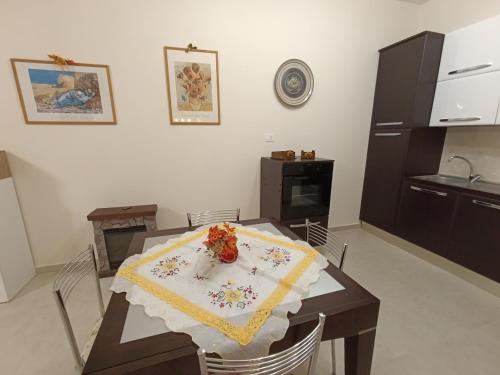 a kitchen with a table with a cake on it at Residenza Orchidea in Tarquinia