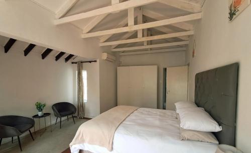 Cama o camas de una habitación en The Hide Guesthouse Pietermaritzburg Self-catering