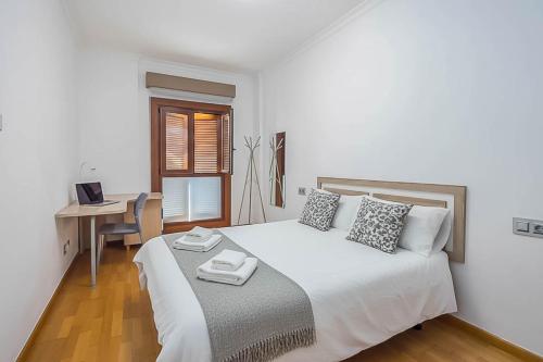 Ένα ή περισσότερα κρεβάτια σε δωμάτιο στο Naranjo House en pleno centro Telde