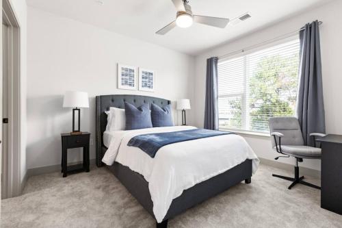 een slaapkamer met een bed, een stoel en een raam bij Unique Living 5 Min From Downtown in Wilders Grove