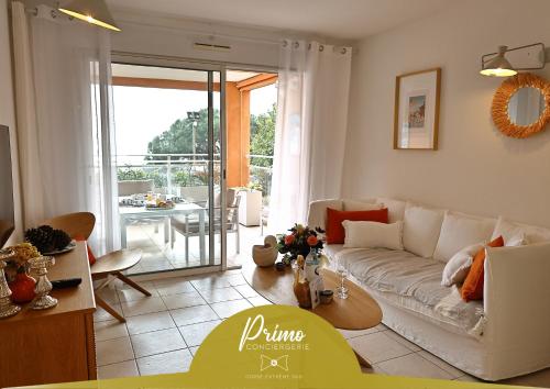 Un lugar para sentarse en T2 Harmonie - Élégance, Vue Mer, Piscine & Plage