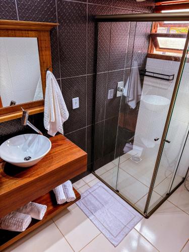 Bilik mandi di Pousada Via Láctea