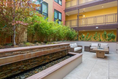 a courtyard in a building with a garden at Elevator-Work Here-Gig WiFi-King Bed-Laundry in unit in Walnut Creek