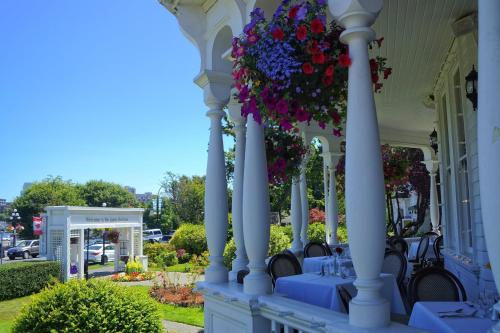 Un jardín fuera de Pendray Inn and Tea House