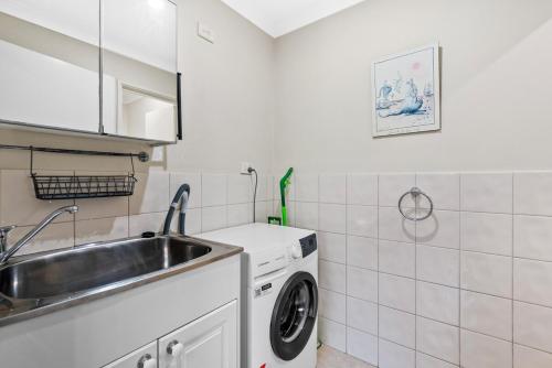 Η κουζίνα ή μικρή κουζίνα στο Hampton Retreat - South Fremantle Escape