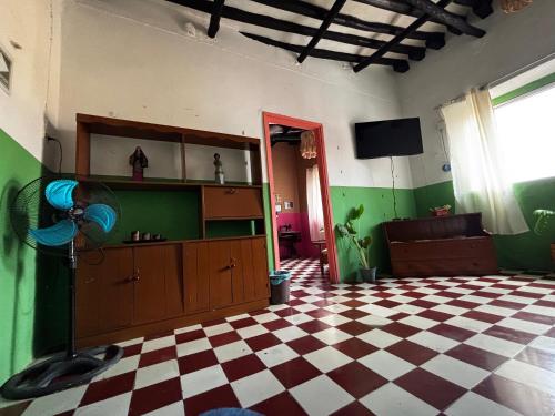 a room with green walls and a checkered floor at Casona del Negro Aguilar in Valladolid