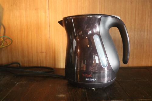 a black tea kettle sitting on a wooden table at Sokuan a 120 Year Old Art Filled Inn in Yui