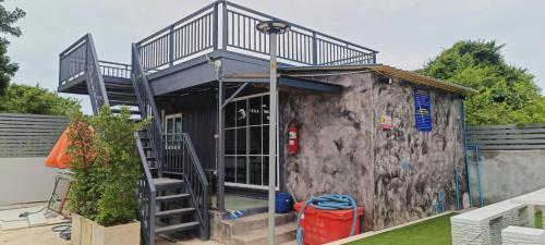 Bangunan di mana terletaknya homestay