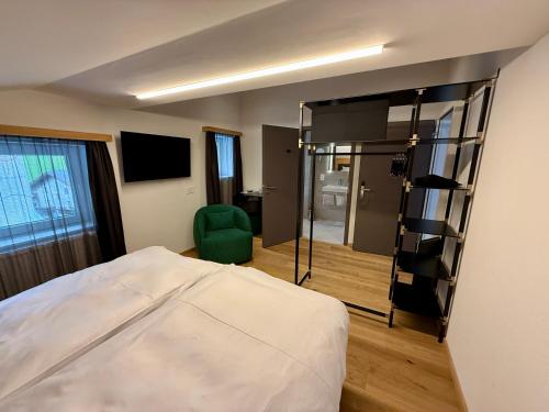Postel nebo postele na pokoji v ubytování Black Summit Samnaun Boutique Hotel
