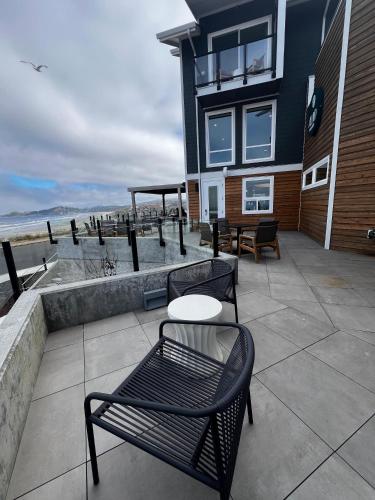 a patio with benches and tables on a building at Allred Hotel in Newport