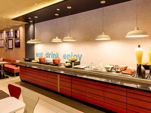 a buffet line in a restaurant with food at ibis Sao Bernardo do Campo in São Bernardo do Campo