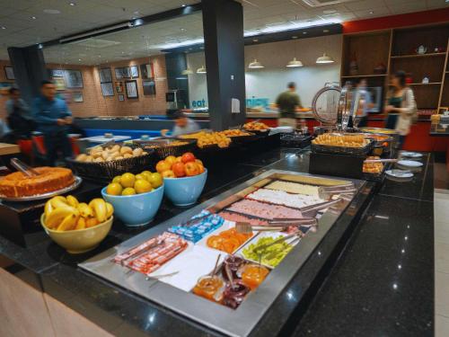 a buffet line with many different types of food at ibis Sao Bernardo do Campo in São Bernardo do Campo