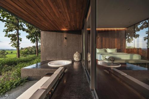 Koupelna v ubytování Sataa Resort Nan