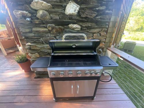 Kemudahan BBQ tersedia untuk tetamu di rumah percutian