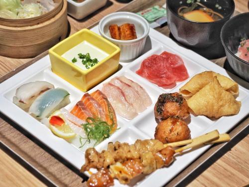 ホテルの敷地内または近くでの食事または食べ物