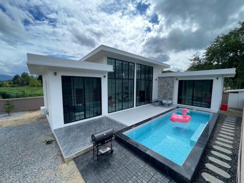 Πισίνα στο ή κοντά στο Tokkok Pool Villa