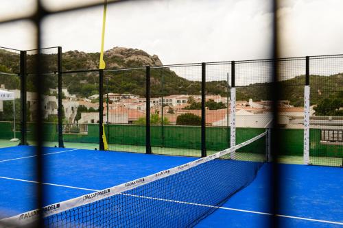 Εγκαταστάσεις για τένις ή/και σκουός στο W Sardinia - Poltu Quatu ή εκεί κοντά