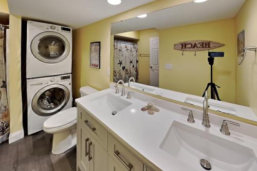 Ένα μπάνιο στο Put-in-Bay Waterfront Condo #113