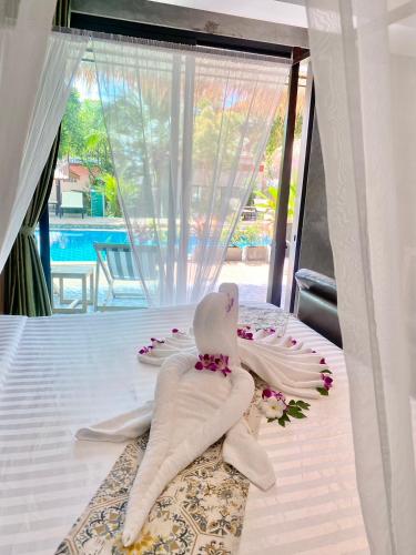 a seahorse decoration on a bed in a bedroom at Lanta Just Come Resort in Ko Lanta Yai