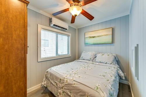 Postel nebo postele na pokoji v ubytování Waterfront Living and Resort Perks! Lake Norman Stay