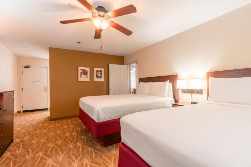 a hotel room with two beds and a ceiling fan at Governors Inn Hotel Sacramento in Sacramento