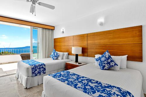 Postel nebo postele na pokoji v ubytování Grand Miramar A302