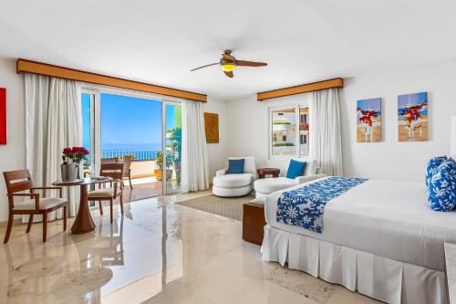 Postel nebo postele na pokoji v ubytování Grand Miramar APH1