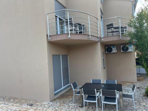 Balkoni atau teres di Villa Lara 2
