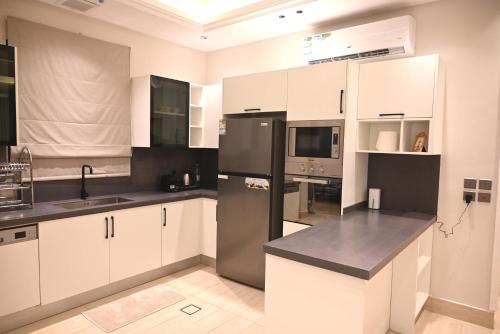 Kuchyň nebo kuchyňský kout v ubytování Najd Hospitality - AlQairawan