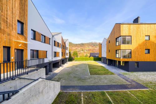 an empty courtyard of an apartment building at Apartament w górach ze SPA in Szczyrk