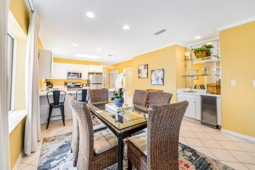 a kitchen and dining room with a table and chairs at Marlin Key 3A in Orange Beach