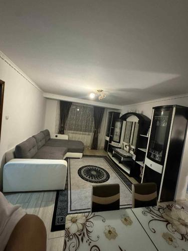 a living room with a couch and a table at Apartament de închiriat in Turnu Măgurele
