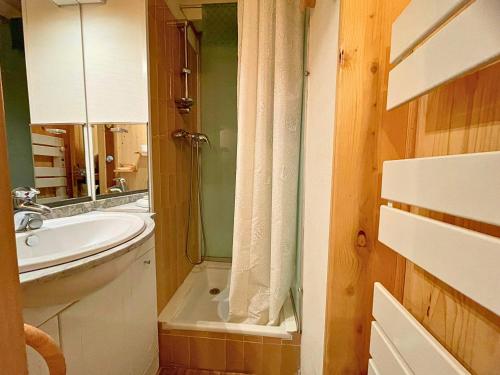 Studio chalet cosy aux Menuires - 2 pers, skis aux pieds, vue montagne, cuisine équipée - FR-1-452-283