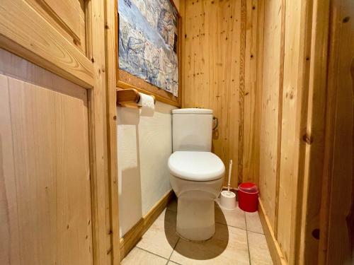 Studio chalet cosy aux Menuires - 2 pers, skis aux pieds, vue montagne, cuisine équipée - FR-1-452-283