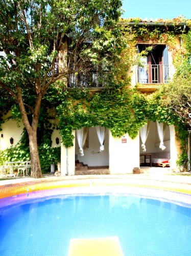 Villa histórica con jardín y piscina cerca del centro