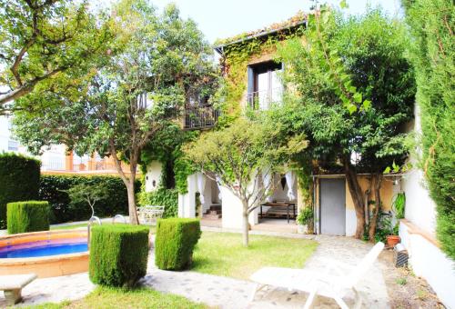 Villa histórica con jardín y piscina cerca del centro