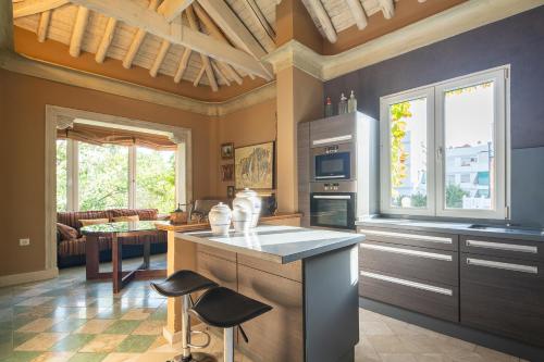 Villa histórica con jardín y piscina cerca del centro