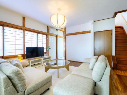 Photo de la galerie de l'établissement 新装開業 世界遺産と東武日光駅に至近 広いリビング 貸切 家族団体に最適, à Nikkō