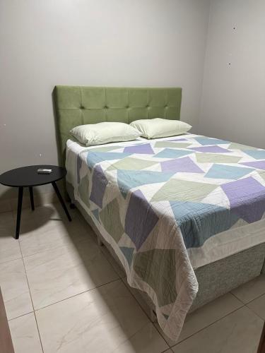 Postel nebo postele na pokoji v ubytování Casa calma e aconchegante