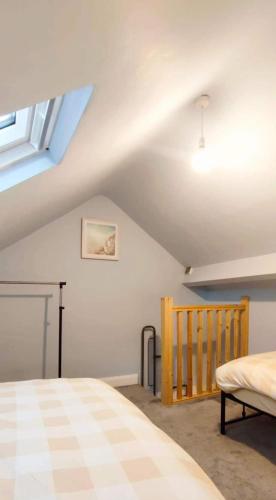 Un ou plusieurs lits dans un hébergement de l'établissement Modern two bedroom home in the heart of Dundalk