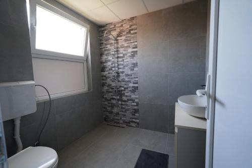 Ванная комната в Le Nina Apartments-Deluxe and Studio