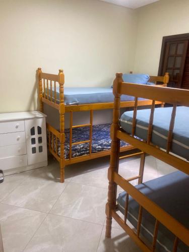 a bedroom with two bunk beds in a room at Sítio metamorfose in Piranguçu