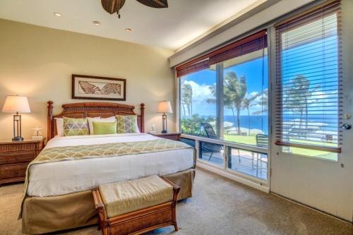 Postel nebo postele na pokoji v ubytování 2-Bedroom Villas at Kapalua Bay by KBM Resorts
