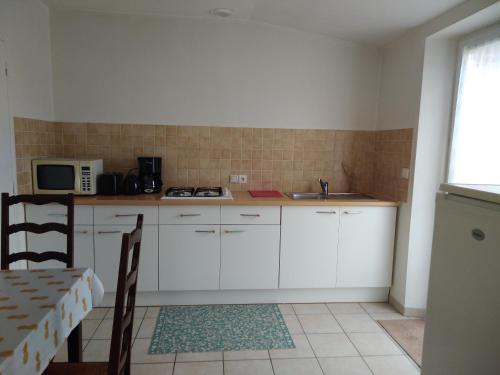 Η κουζίνα ή μικρή κουζίνα στο le jouc