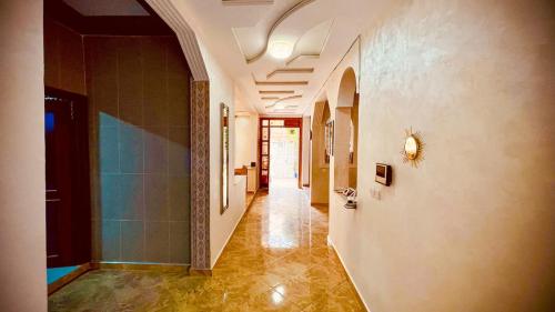 a hallway of a building with an archway at Villa De Luxe Idéalement située à Oujda in Oujda