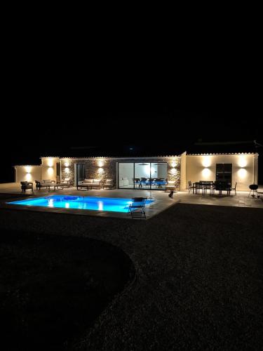 Superbe Villa Arià avec piscine chauffée