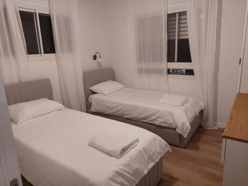 Una cama o camas en una habitación de צימר שפירית