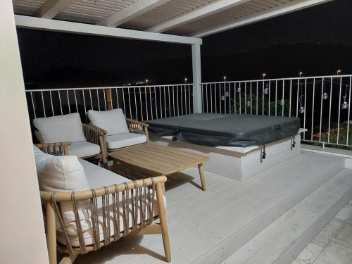 Un balcón o terraza en צימר שפירית