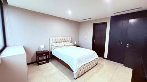 Φωτογραφία από το άλμπουμ του Bellini 3 suite de lujo, piso 5, piscina, gym, wiffi, 1 parqueadero στο Γουαγιακίλ